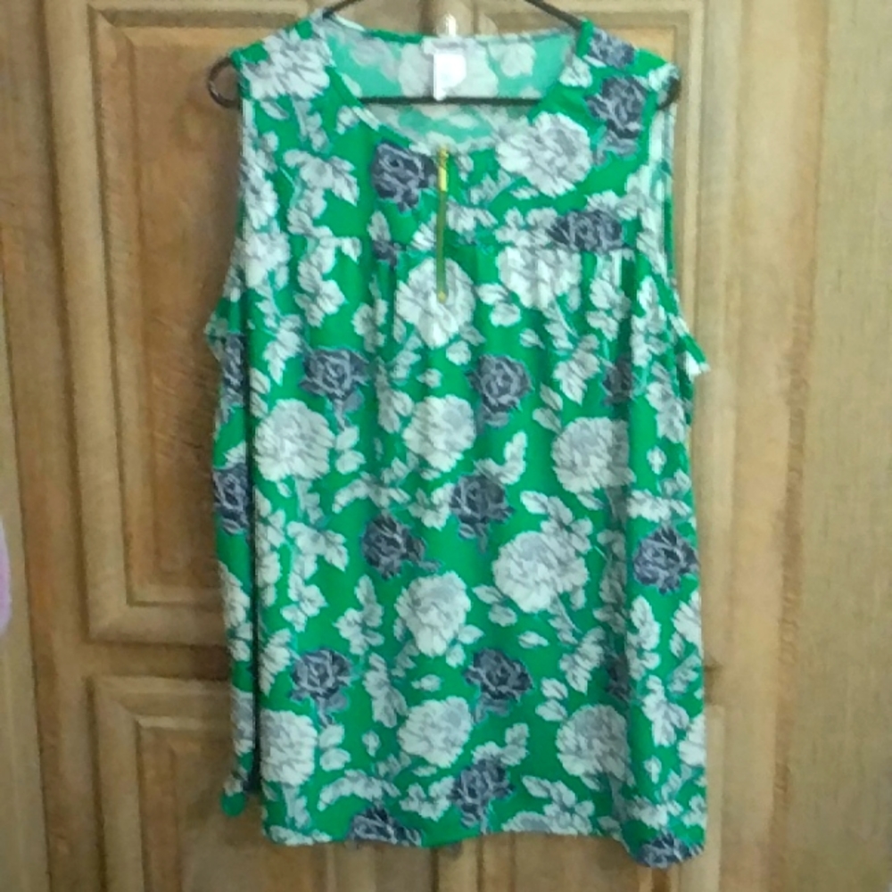 New With Tags Floral Pattern Plus Size Sleeveless Blouse for Summer Months